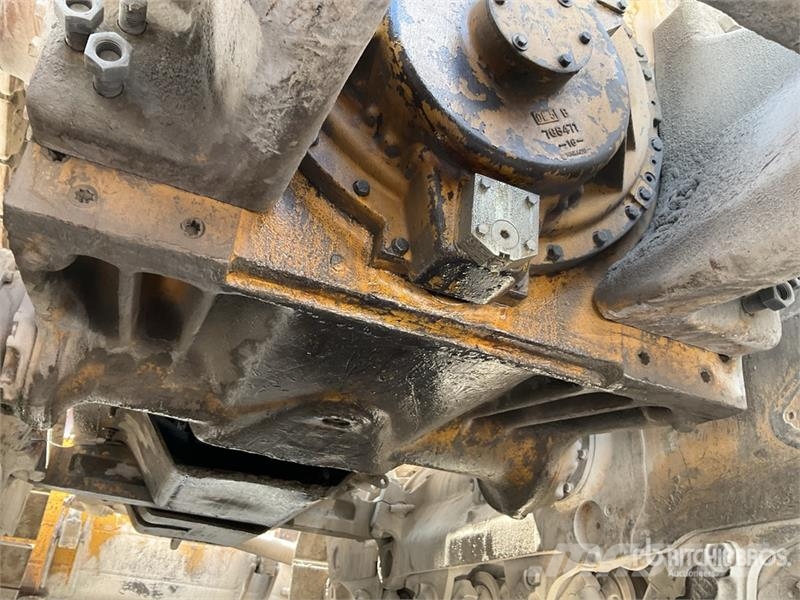 CAT D8R بلدوزرات مجنزرة