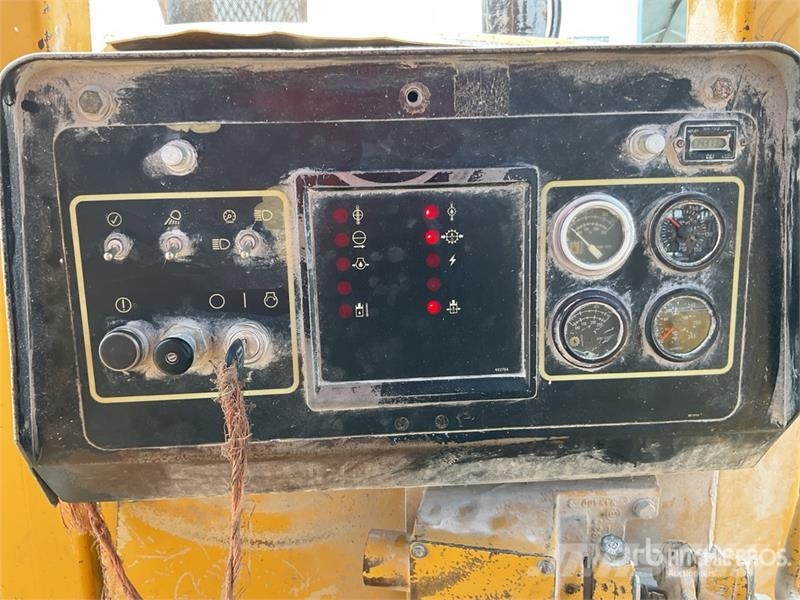 CAT D8R بلدوزرات مجنزرة
