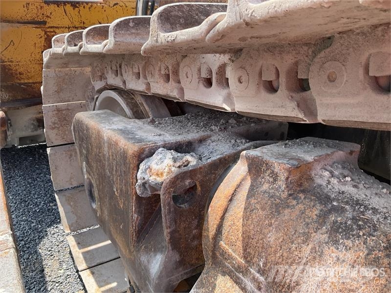 CAT D8R بلدوزرات مجنزرة