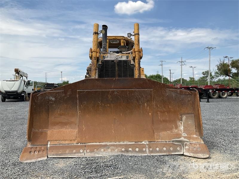 CAT D8R بلدوزرات مجنزرة