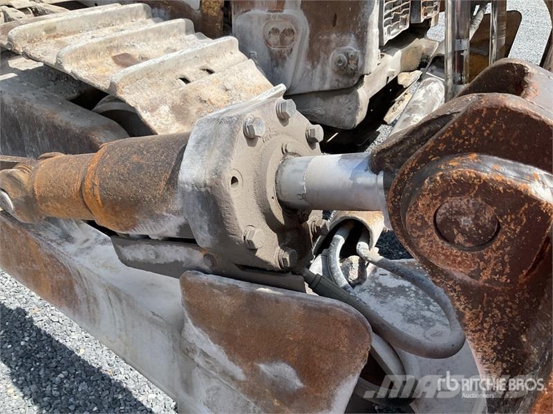 CAT D8R بلدوزرات مجنزرة