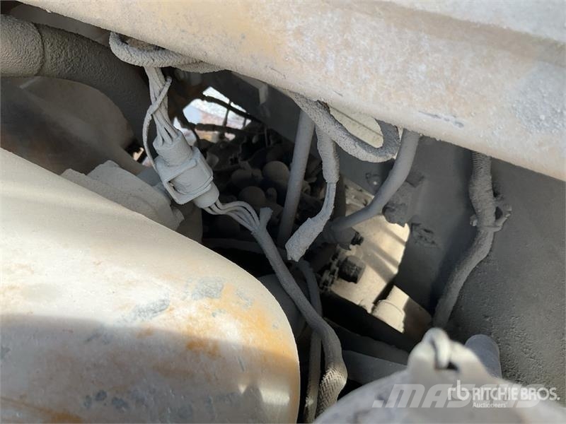 CAT D8R بلدوزرات مجنزرة