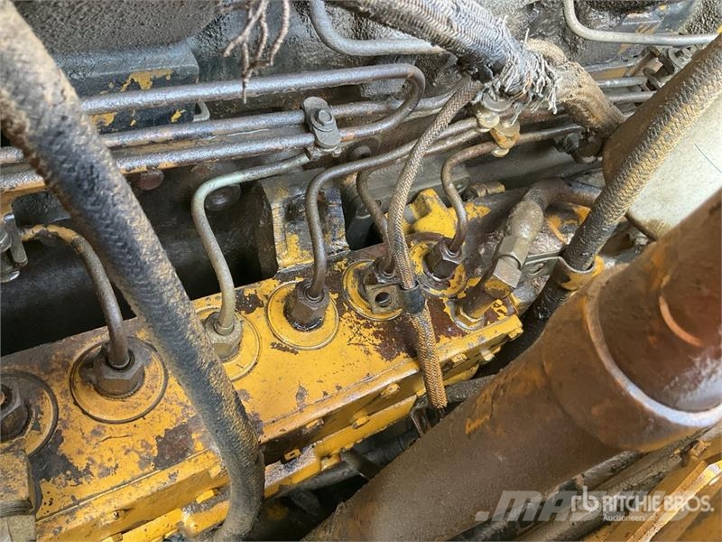 CAT D8R بلدوزرات مجنزرة