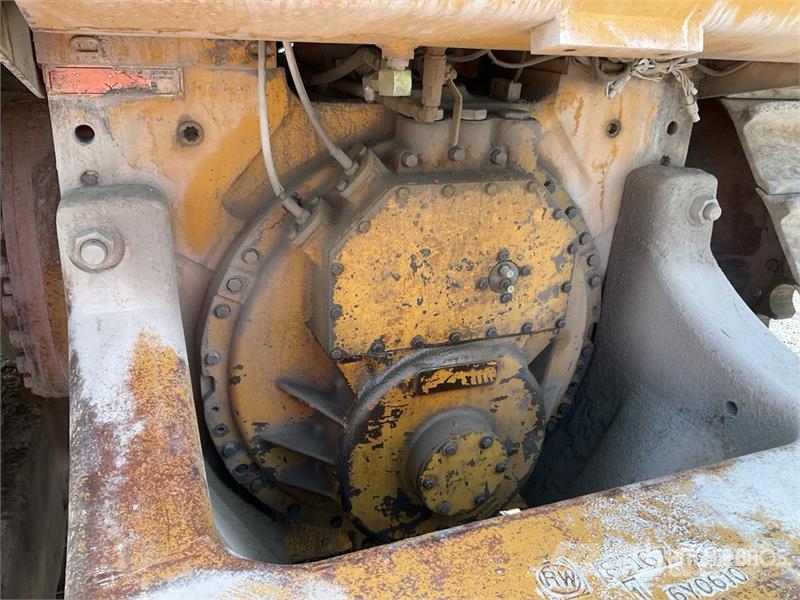CAT D8R بلدوزرات مجنزرة