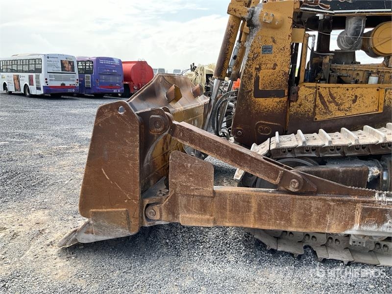 CAT D8R بلدوزرات مجنزرة