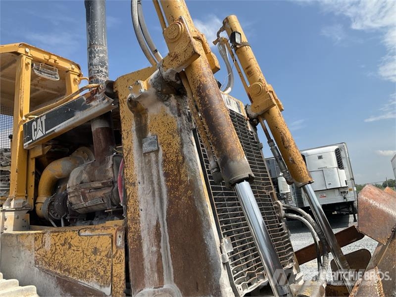 CAT D8R بلدوزرات مجنزرة
