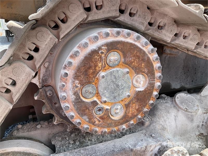 CAT D8R بلدوزرات مجنزرة