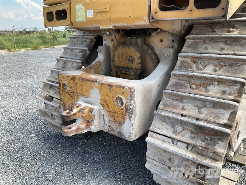 CAT D8R بلدوزرات مجنزرة