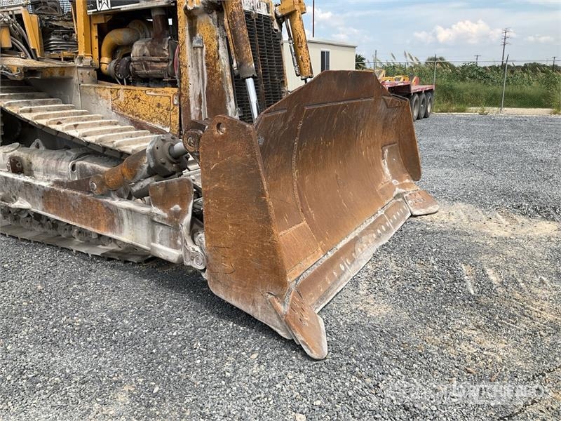 CAT D8R بلدوزرات مجنزرة