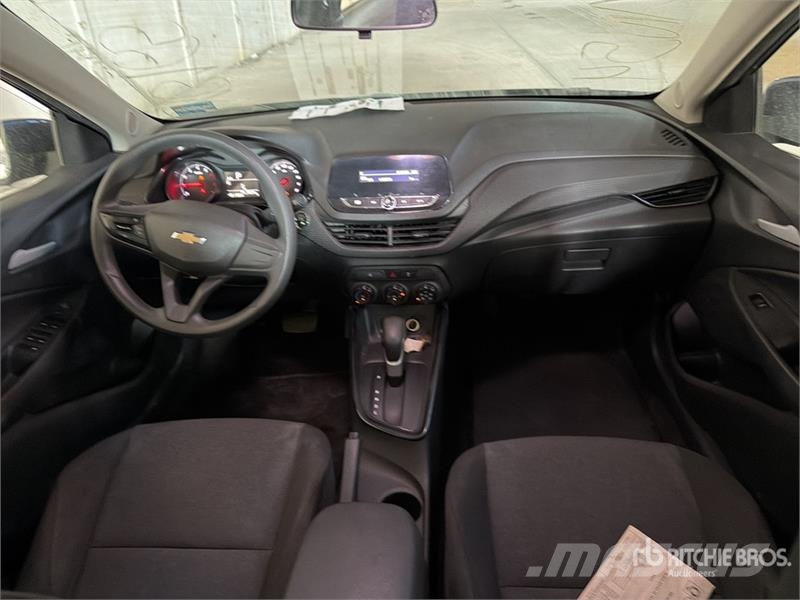 Chevrolet Onix LS Automovil / Automobile Automobili