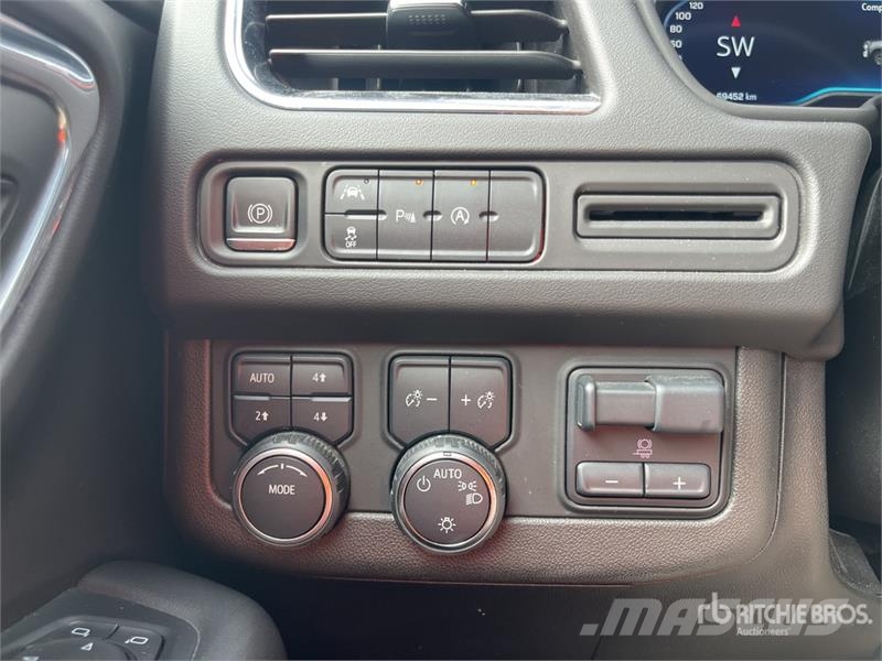 Chevrolet Suburban Avtomobili