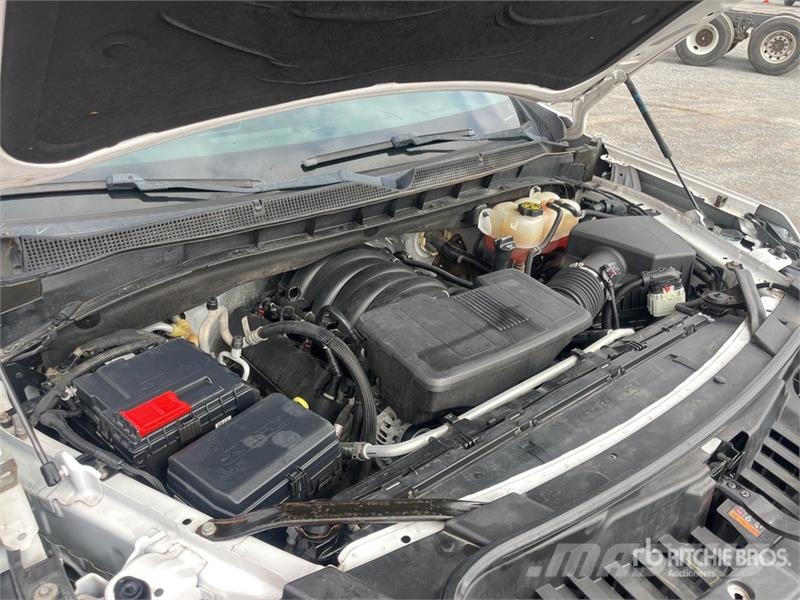 Chevrolet Suburban Avtomobili