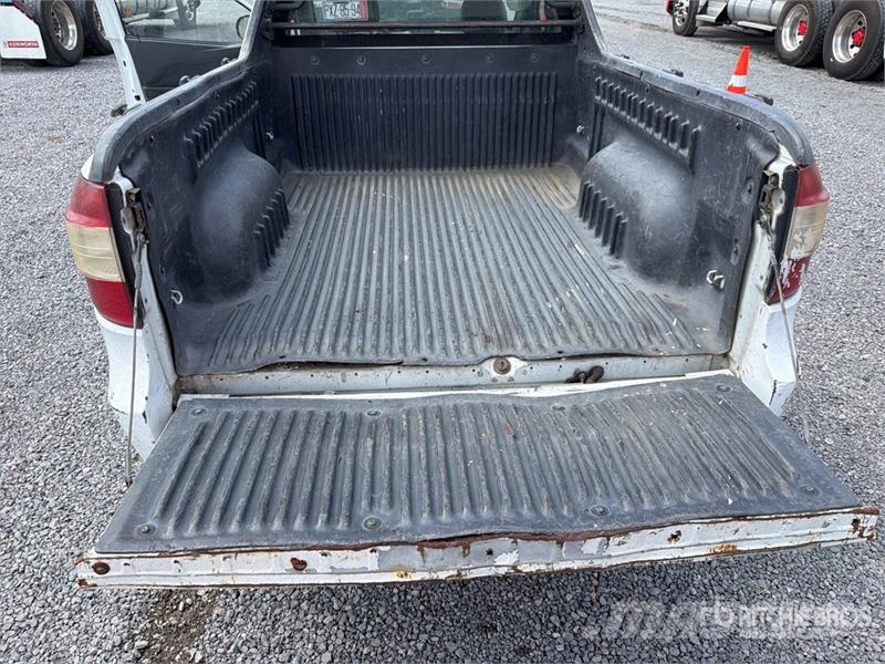 Chevrolet Tornado 4x2 Camioneta / Pickup (Inoperable) Інше
