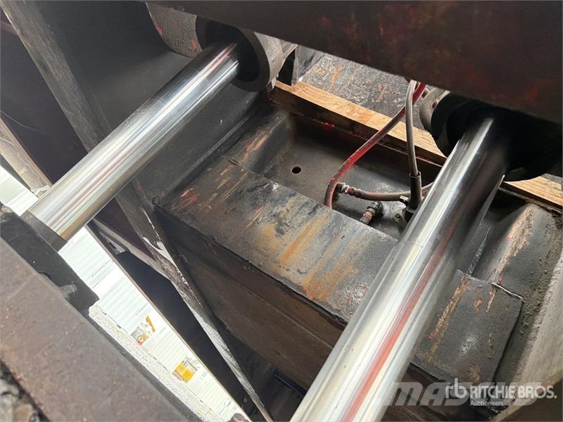 Dakota Manufacturing Trailer 5 axle Removable Gooseneck C Dieplader