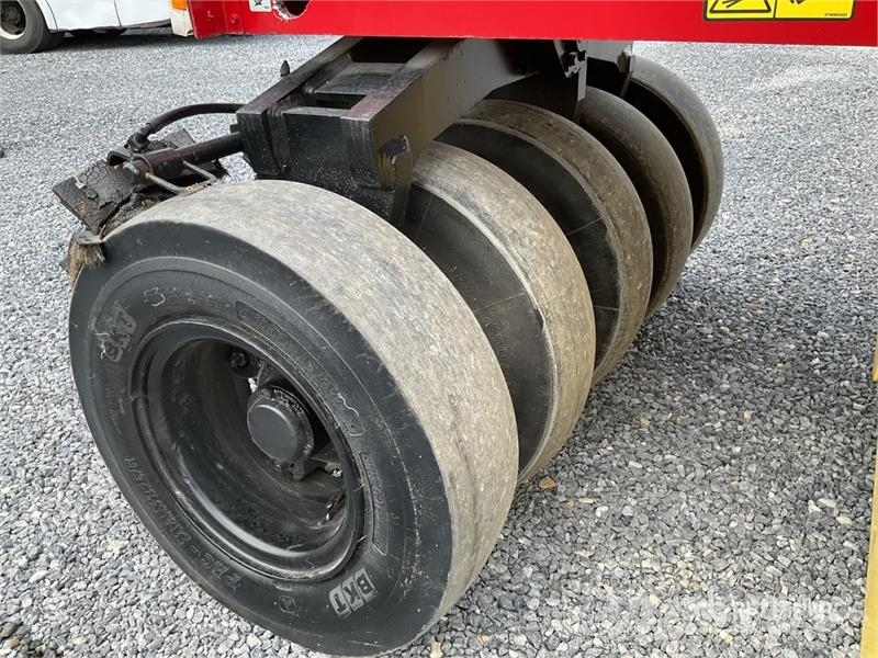Dynapac CP142 9 Wheel Rodillo Neumatico / Pneumatic Roller مداحل ذات إطارات هوائية