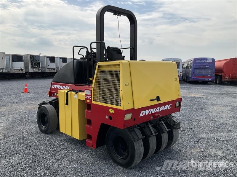 Dynapac CP142 9 Wheel Rodillo Neumatico / Pneumatic Roller مداحل ذات إطارات هوائية