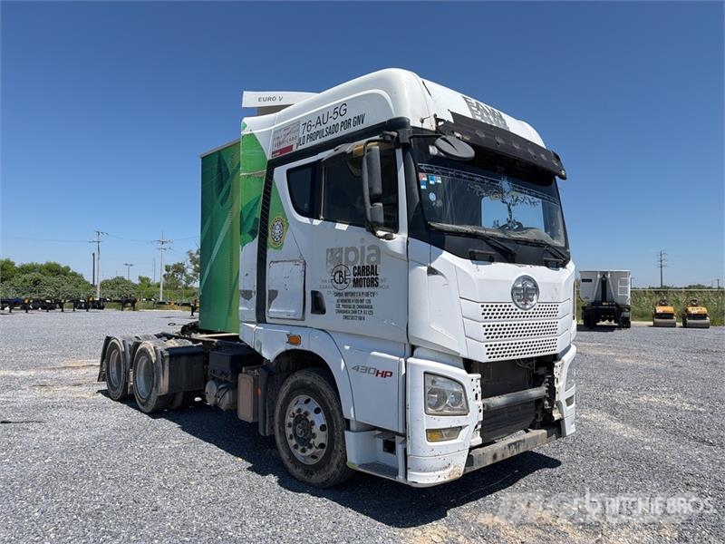 ELAM 430G CNG 6x4 Tractocamion con Dormitorio / T/ Vetopöytäautot
