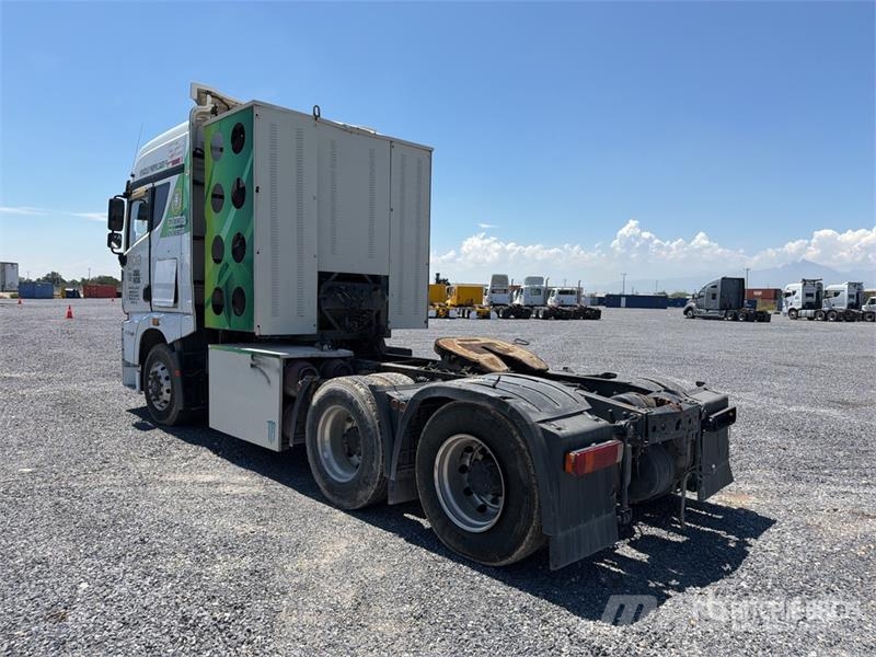 ELAM 430G CNG 6x4 Tractocamion con Dormitorio / T/ Vetopöytäautot