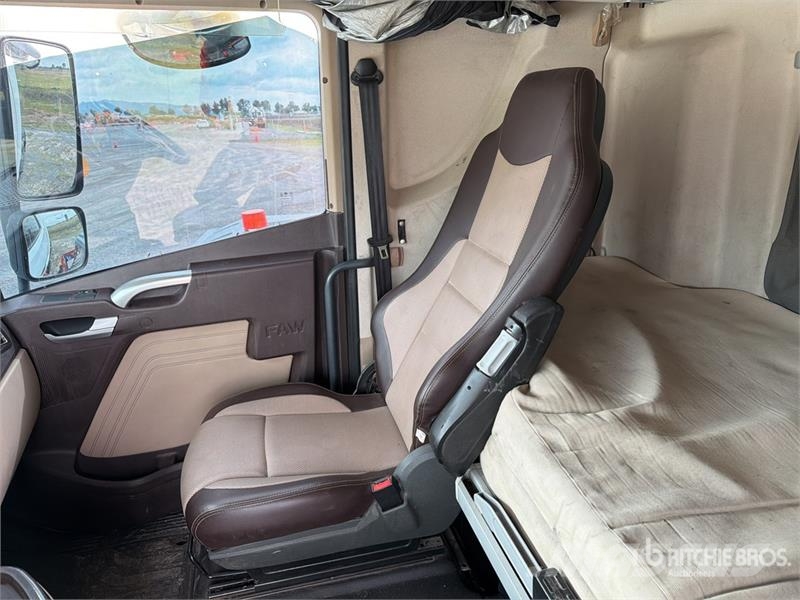  ELAM 430G CNG 6x4 Tractocamion con Dormitorio / T/ Vetopöytäautot