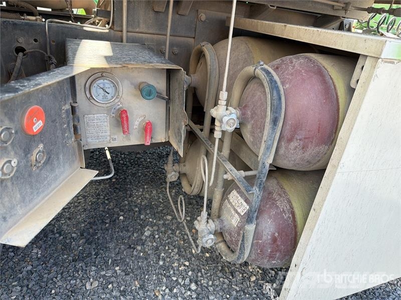 ELAM 430G CNG 6x4 Tractocamion con Dormitorio / T/ Vetopöytäautot