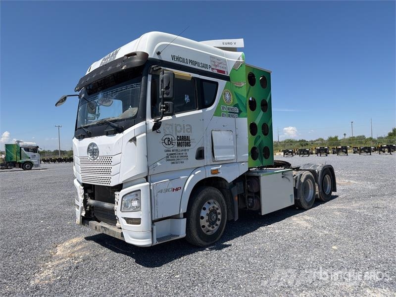 ELAM 430G CNG 6x4 Tractocamion con Dormitorio / T/ Vetopöytäautot