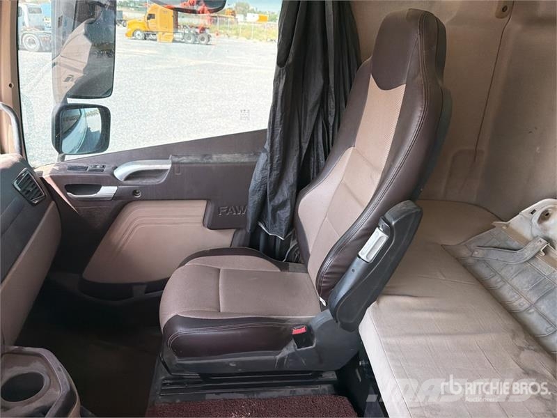 ELAM 430G CNG 6x4 Tractocamion con Dormitorio / T/ Vetopöytäautot