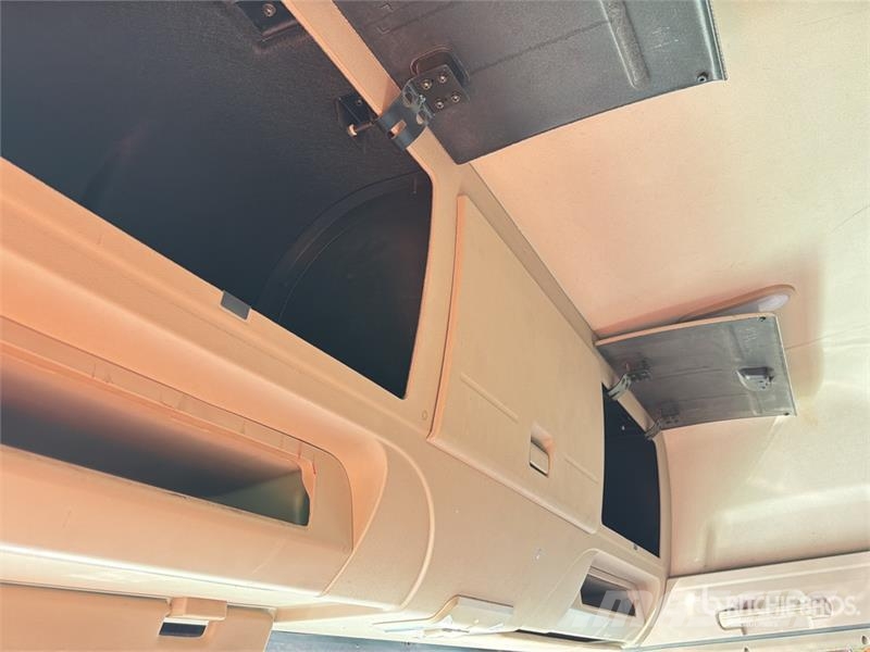 ELAM 430G CNG 6x4 Tractocamion con Dormitorio / T/ Vetopöytäautot