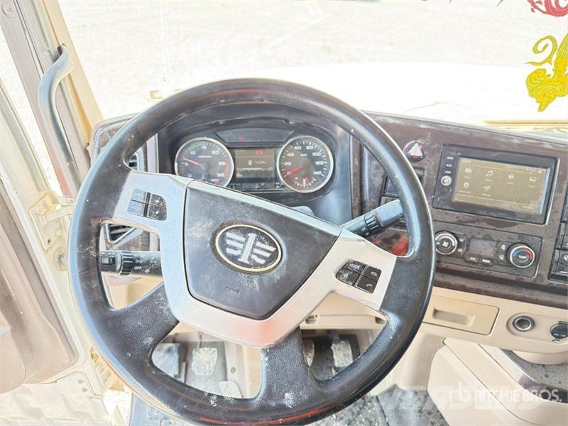 ELAM 430G CNG 6x4 Tractocamion con Dormitorio / T/ Vetopöytäautot