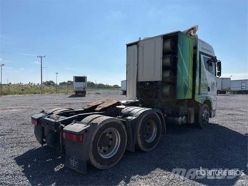 ELAM 430G CNG 6x4 Tractocamion con Dormitorio / T/ Vetopöytäautot
