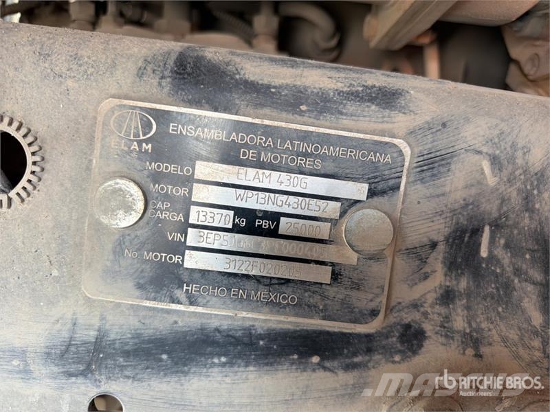 ELAM 430G CNG 6x4 Tractocamion con Dormitorio / T/ Vetopöytäautot
