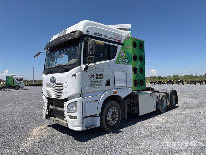ELAM 430G CNG 6x4 Tractocamion con Dormitorio / T/ Vetopöytäautot