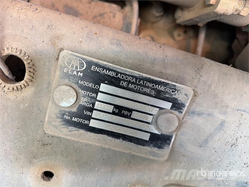 ELAM 430G CNG 6x4 Tractocamion con Dormitorio / T/ Vetopöytäautot