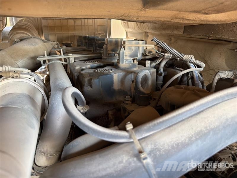 ELAM 430G CNG 6x4 Tractocamion con Dormitorio / T/ Vetopöytäautot