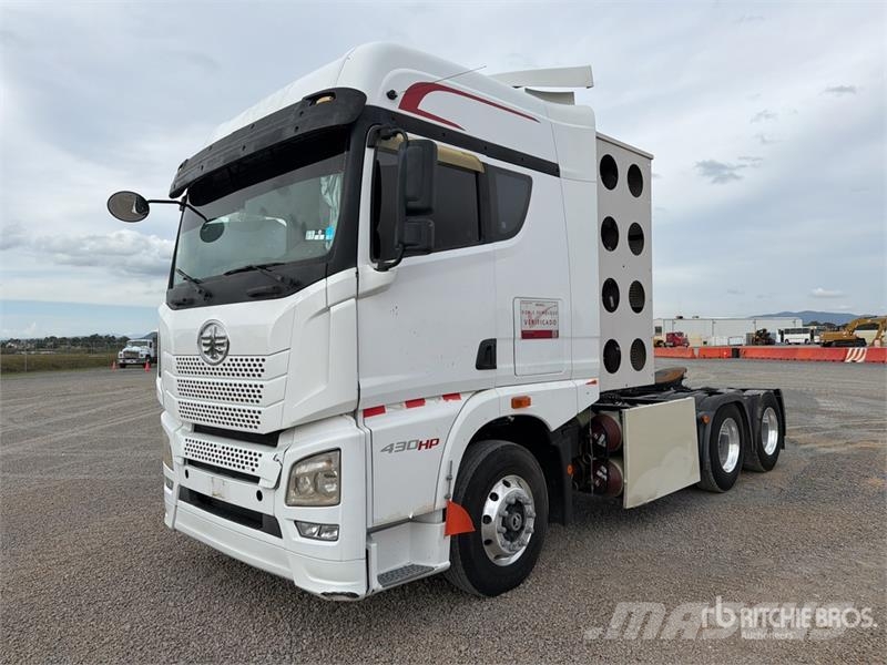  ELAM 430G CNG 6x4 Tractocamion con Dormitorio / T/ Vetopöytäautot