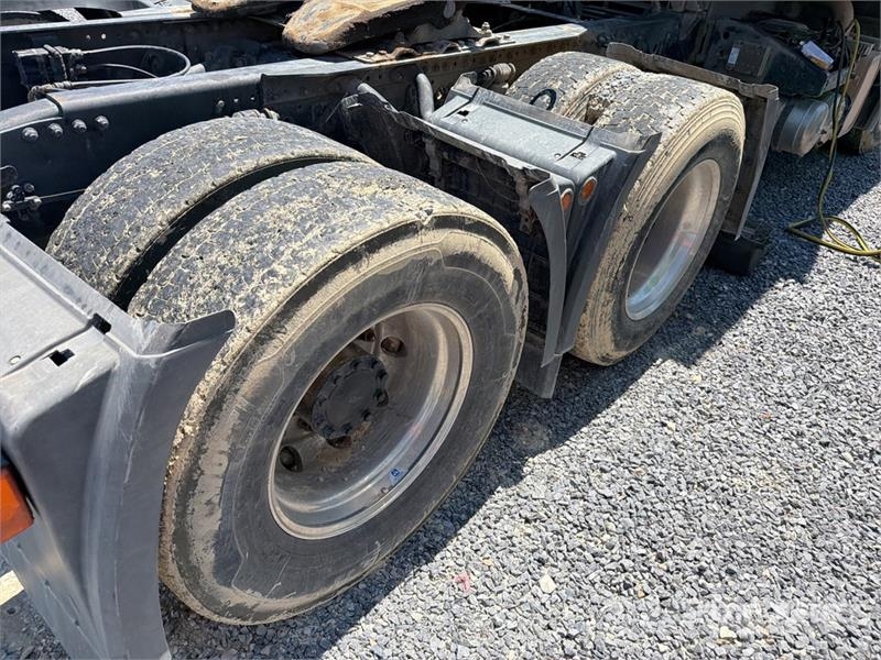ELAM 430G CNG 6x4 Tractocamion con Dormitorio / T/ Vetopöytäautot