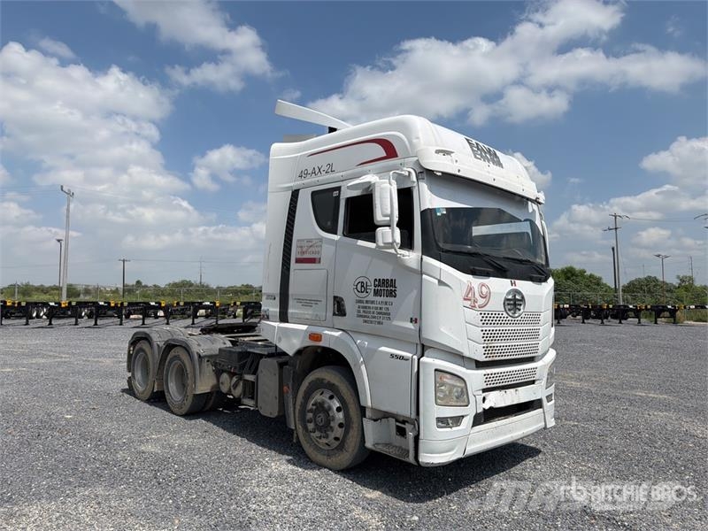 ELAM 550D 6x4 Tractocamion con Dormitorio / T/A Ca Vetopöytäautot