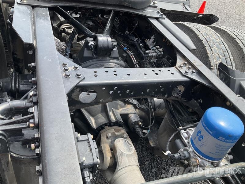 ELAM 550D 6x4 Tractocamion con Dormitorio / T/A Ca Vetopöytäautot