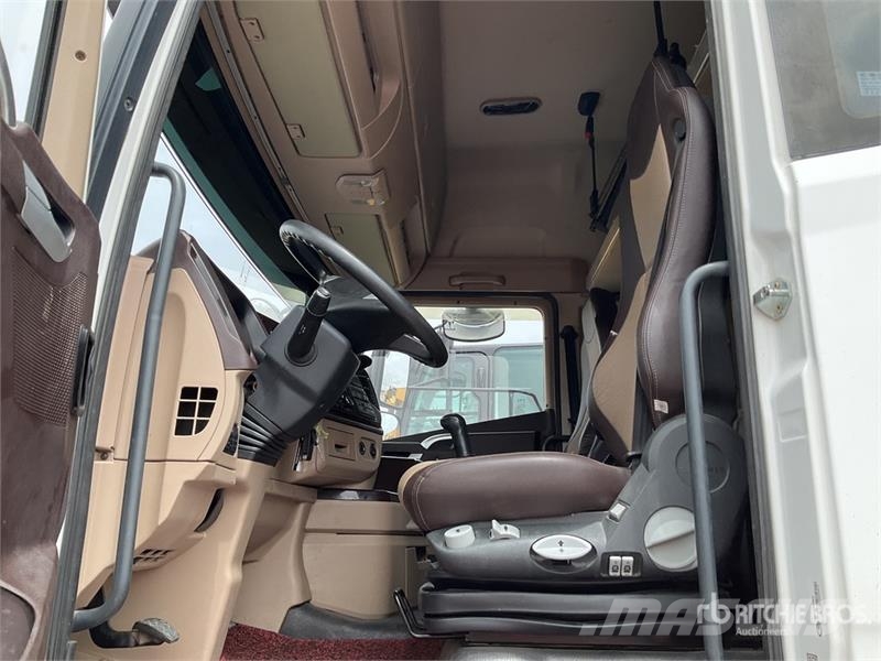 ELAM 550D 6x4 Tractocamion con Dormitorio / T/A Ca Vetopöytäautot