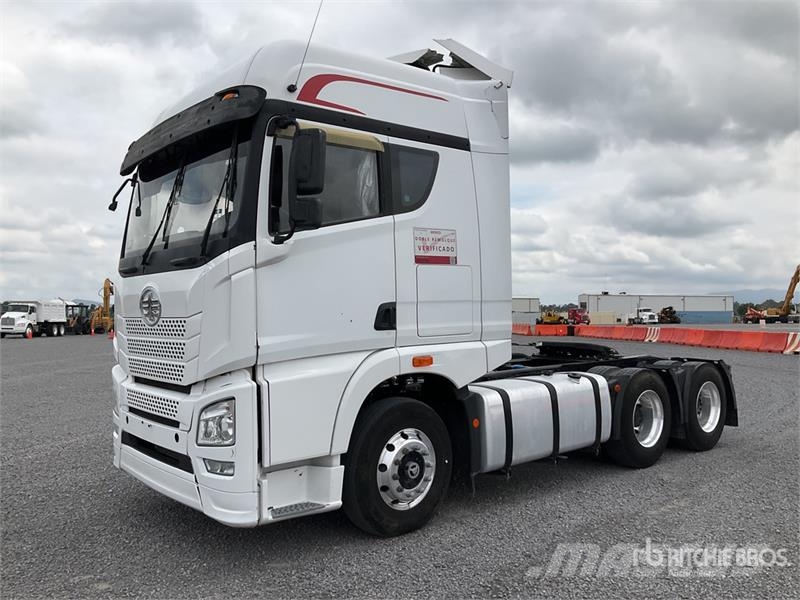 ELAM 550D 6x4 Tractocamion con Dormitorio / T/A Ca Vetopöytäautot