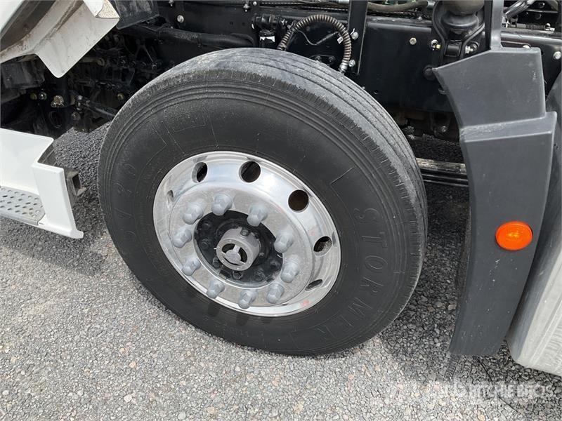 ELAM 550D 6x4 Tractocamion con Dormitorio / T/A Ca Vetopöytäautot