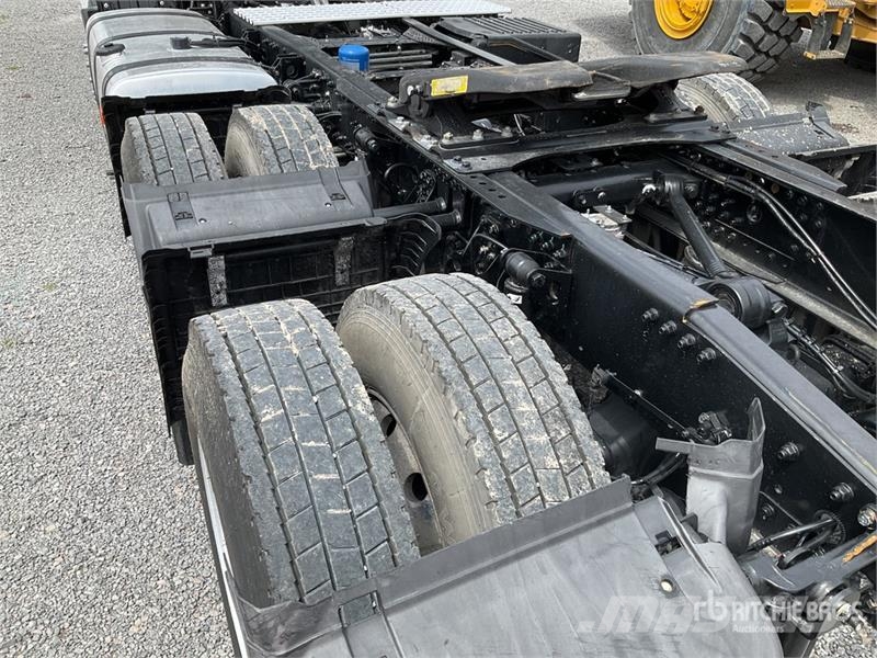 ELAM 550D 6x4 Tractocamion con Dormitorio / T/A Ca Vetopöytäautot
