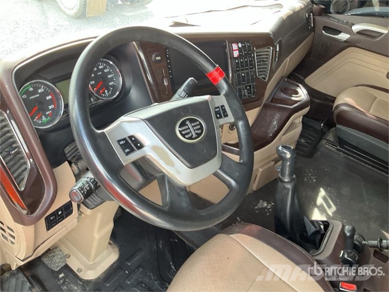 ELAM 550D 6x4 Tractocamion con Dormitorio / T/A Ca Vetopöytäautot