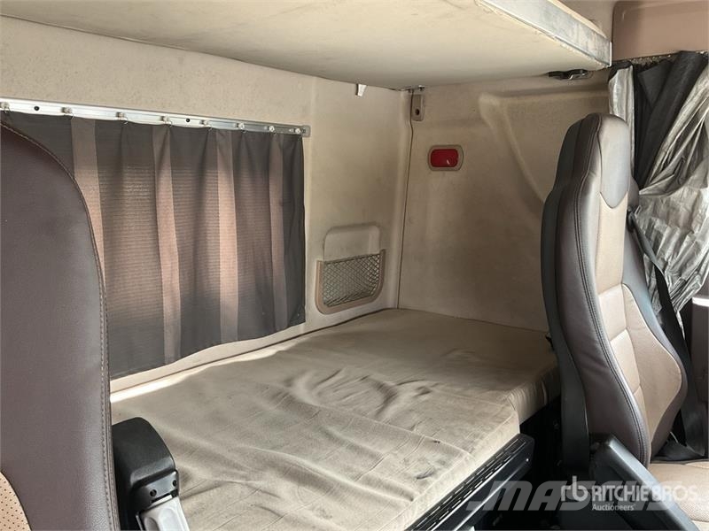 ELAM 550D 6x4 Tractocamion con Dormitorio / T/A Ca Vetopöytäautot