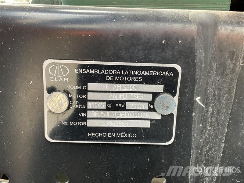 ELAM 550D 6x4 Tractocamion con Dormitorio / T/A Ca Vetopöytäautot