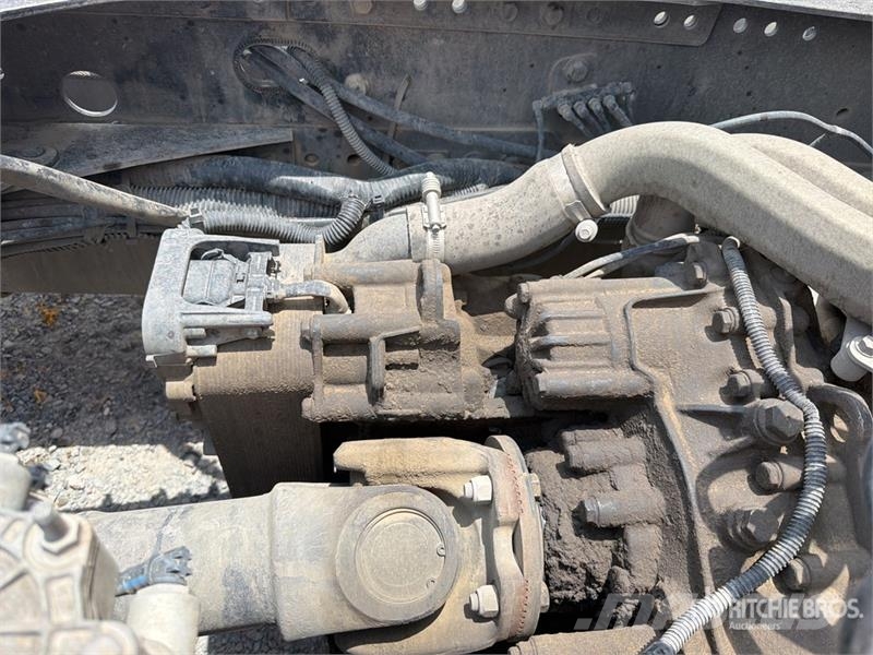 ELAM 550D 6x4 Tractocamion con Dormitorio / T/A Ca Vetopöytäautot