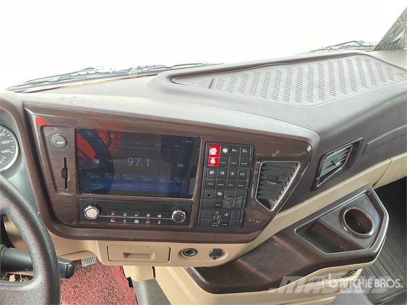 ELAM 550D 6x4 Tractocamion con Dormitorio / T/A Ca Vetopöytäautot
