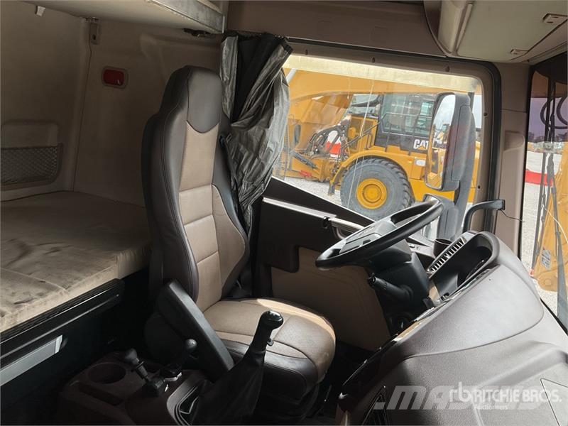 ELAM 550D 6x4 Tractocamion con Dormitorio / T/A Ca Vetopöytäautot