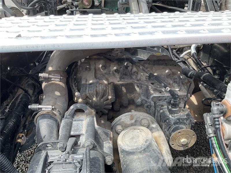 ELAM 550D 6x4 Tractocamion con Dormitorio / T/A Ca Vetopöytäautot