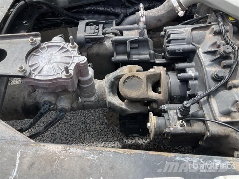 ELAM 550D 6x4 Tractocamion con Dormitorio / T/A Ca Vetopöytäautot