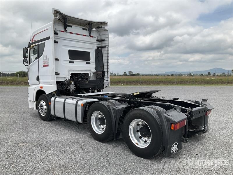 ELAM 550D 6x4 Tractocamion con Dormitorio / T/A Ca Vetopöytäautot